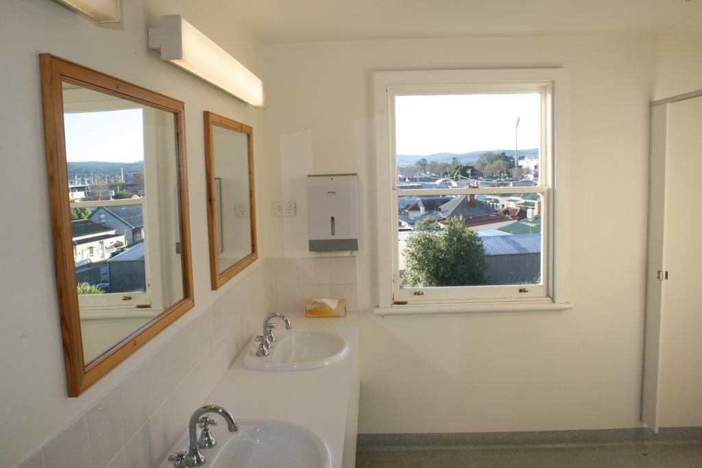 Arthouse Hostel *